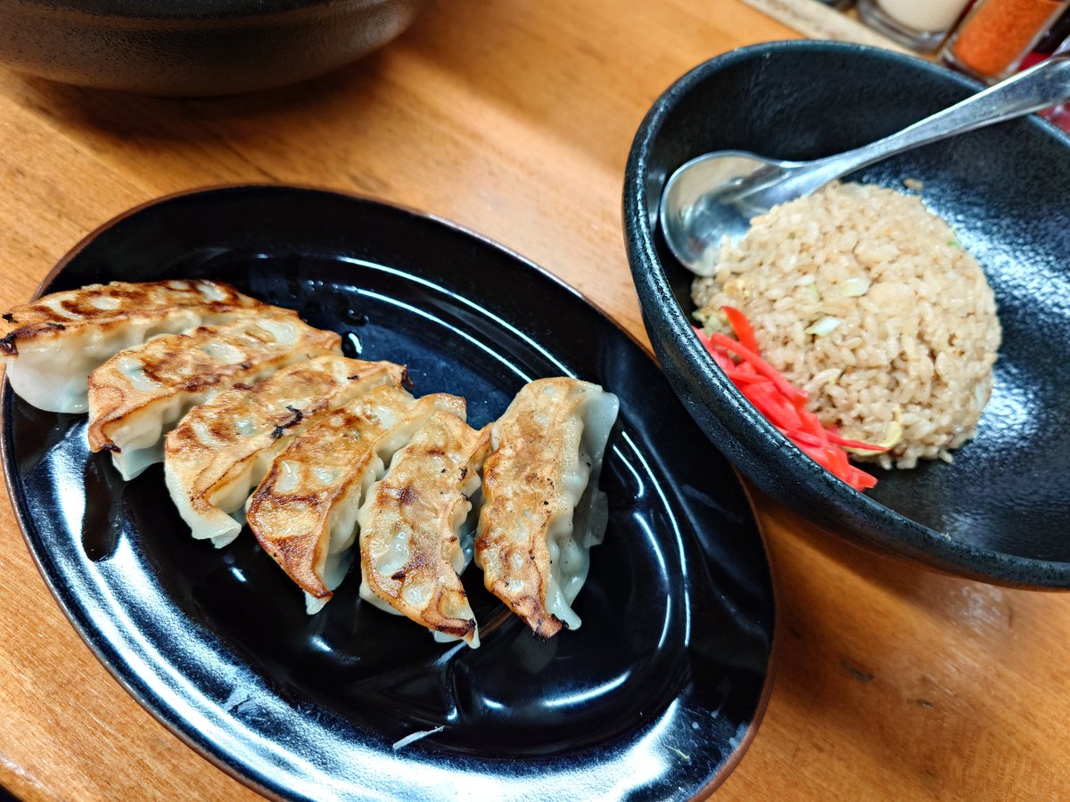 やっと昼ごはんにありつけた…
初めてで結構並んだけど、めっちゃ美味しかった😋
