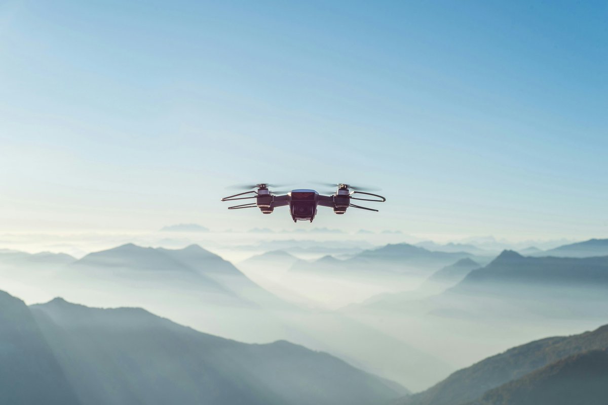Firefighting drones equipped with water tanks will be used to combat high-rise building fires in Sharjah starting next year.

Find out more: firemiddleeastmag.com/the-uae-could-…

#Fire #UAE #Firefighting #FirefightingEquipment
