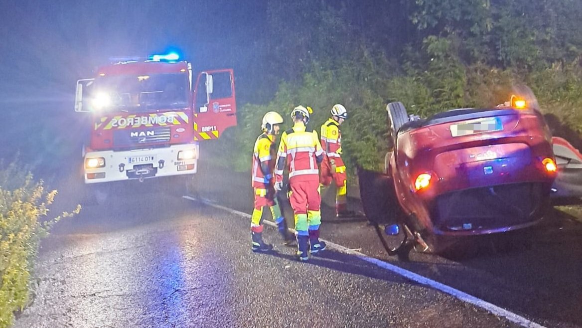 112Cantabria's tweet photo. Vuelco de vehículo en el km 77,6 de la #N629 a la altura de #Rasines. Los tres ocupantes se encuentran bien. Movilizamos para atender el accidente a bomberos @cantabriaes, @guardiacivil y mantenimiento de carreteras. https://t.co/ZX95Gw9jLk