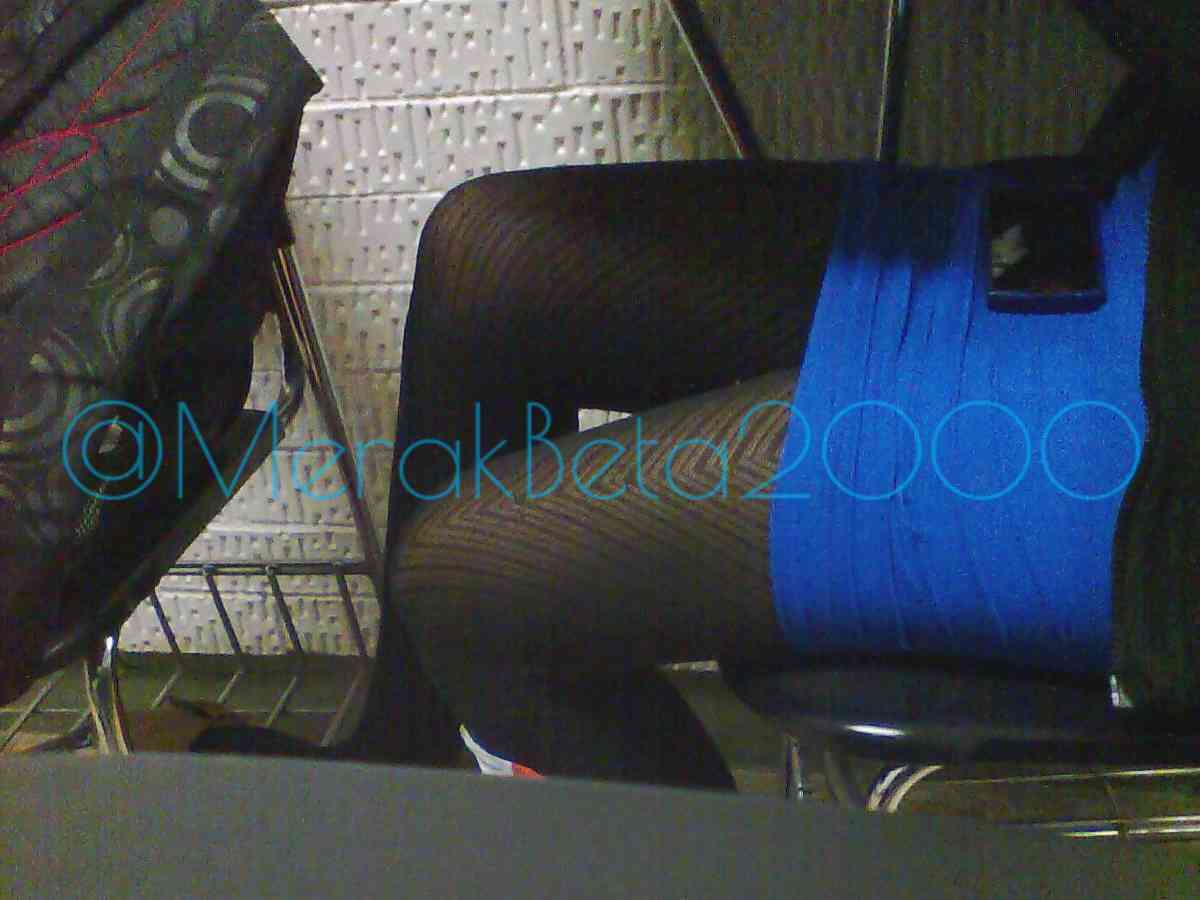 MerakBeta2000's tweet photo. #materialpropio #voyeur #cazas #piernas #minifalda #pantimedias #opacas #mallas #tacones #voyeur #universitaria @ColesMinis https://t.co/vZ9LSrxUzX