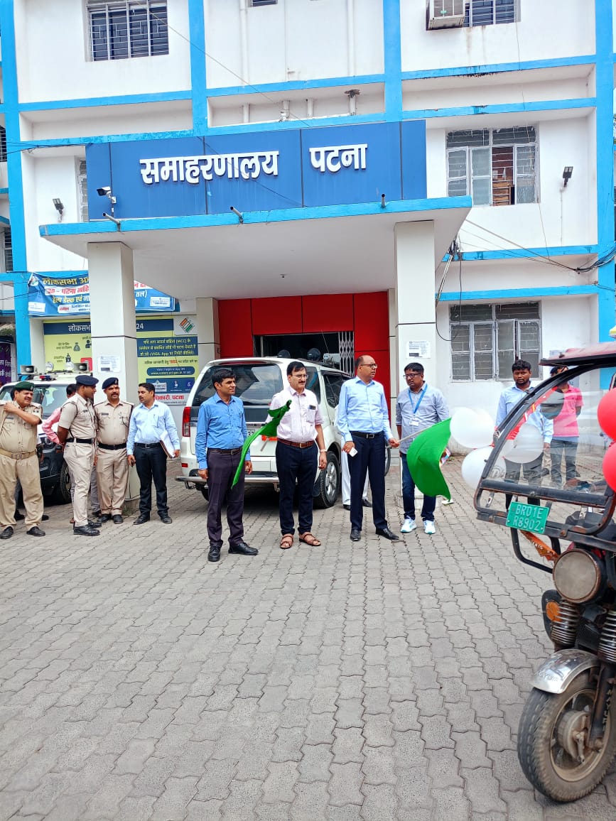 DhsPatna84249's tweet photo. Flag off for Sathi Rath (E-Rickshaw) as part of Inaugral for Mission Pariwar Vikas Pakhwara September 2024 by District Magistrate  ...in presence of Civil Surgeon,DPM and DUHC Patna https://t.co/G91J5ywNgC