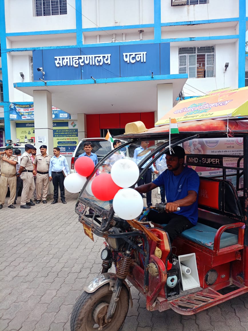 DhsPatna84249's tweet photo. Flag off for Sathi Rath (E-Rickshaw) as part of Inaugral for Mission Pariwar Vikas Pakhwara September 2024 by District Magistrate  ...in presence of Civil Surgeon,DPM and DUHC Patna https://t.co/G91J5ywNgC