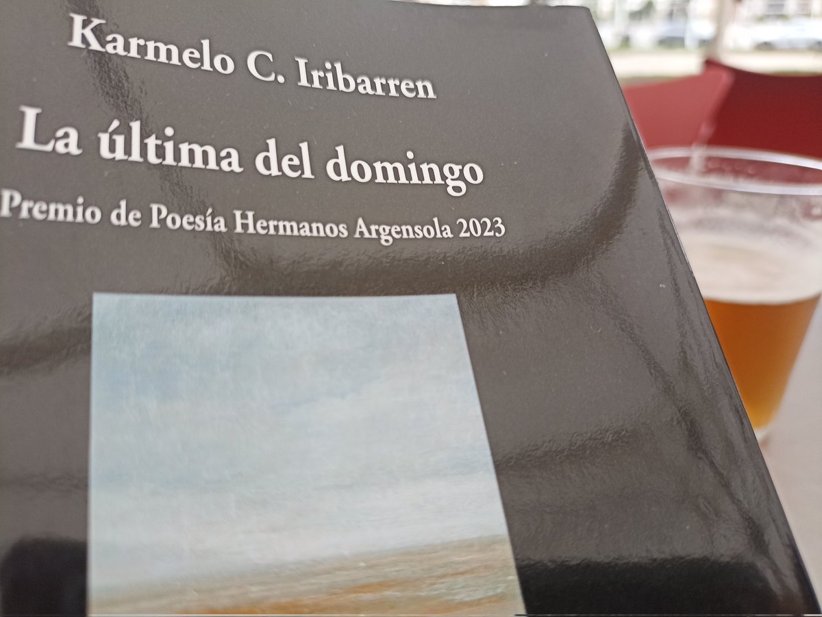 No hay ninguna intriga en saber cuál es la última del domingo. Las cosas, pasan, suceden. Y algunas de ellas, ay, algunas de ellas, son poemas. Y te agitan sin llegar a inquietarte.