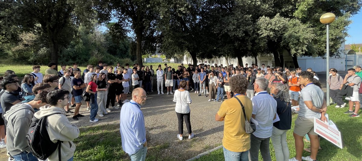UdGPolitecnica's tweet image. Comencem la 2a jornada de presentació de la @UdGPolitecnica pels nous @estudiantsudg de #GINF i #GDDV. S’inicia amb una benvinguda de @PelachSerra al capdavant de l’equip directiu. Endavant!