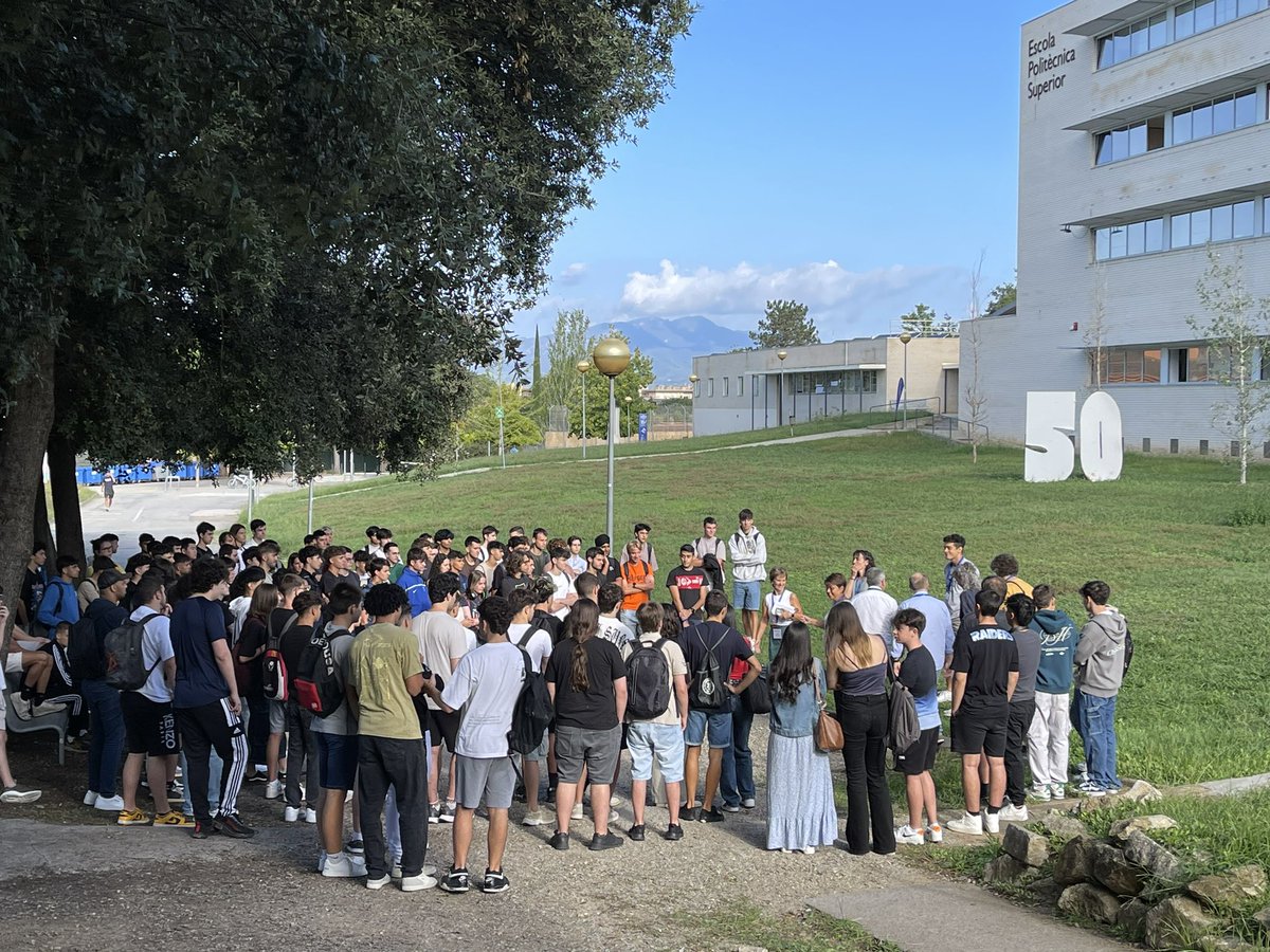 Comencem la 2a jornada de presentació de la <a href="/UdGPolitecnica/">Escola Politècnica Superior #50EPS</a> pels nous <a href="/estudiantsudg/">Consell Estudiants UdG</a> de #GINF i #GDDV. S’inicia amb una benvinguda de <a href="/PelachSerra/">M.Àngels Pèlach</a> al capdavant de l’equip directiu. Endavant!