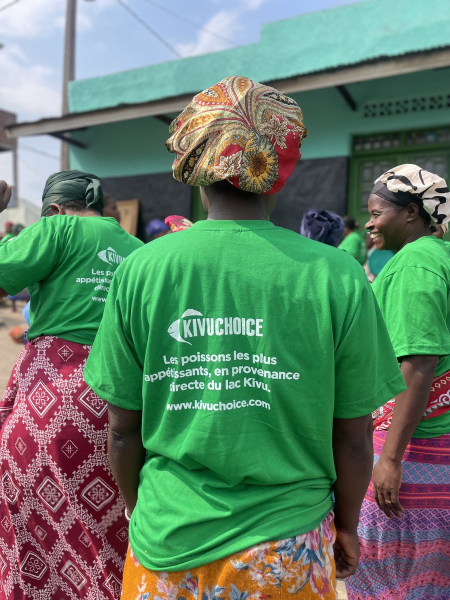 Kivuchoice's tweet photo. Check out these amazing ladies rocking our branded tees while they do their thing! Shoutout to our fantastic market ladies who buy wholesale and proudly sell Kivu Choice tilapia! We’re grateful for your support and for spreading the Kivu Choice love. Thank you! #KivuChoiceFam😍 https://t.co/e4y2kJyvxk