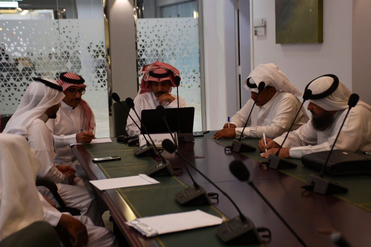 #صور 📸 || 

عقدت لجنة فتح عطاءات منافسات #بلدية_محافظة_طريف الاستثمارية اجراءاتها اليوم لعدد من المواقع الاستثمارية المطروحة مؤخراً ، وذلك بحضور رئيس بلدية طريف وعدد من المستثمرين المتقدمين .
#تطوير_الاستثمارات