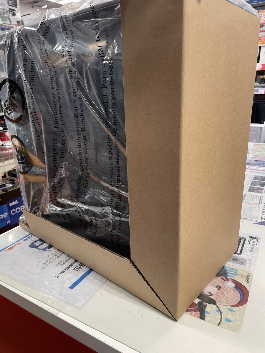 pk_machida's tweet photo. NZXTの新型H5Flowの展示品届きましたー!
こ、梱包材が深い!!!!
輸送事故への配慮の心が垣間見えますねぇ!
#NZXT #H5FLOW https://t.co/A42qETdgGm
