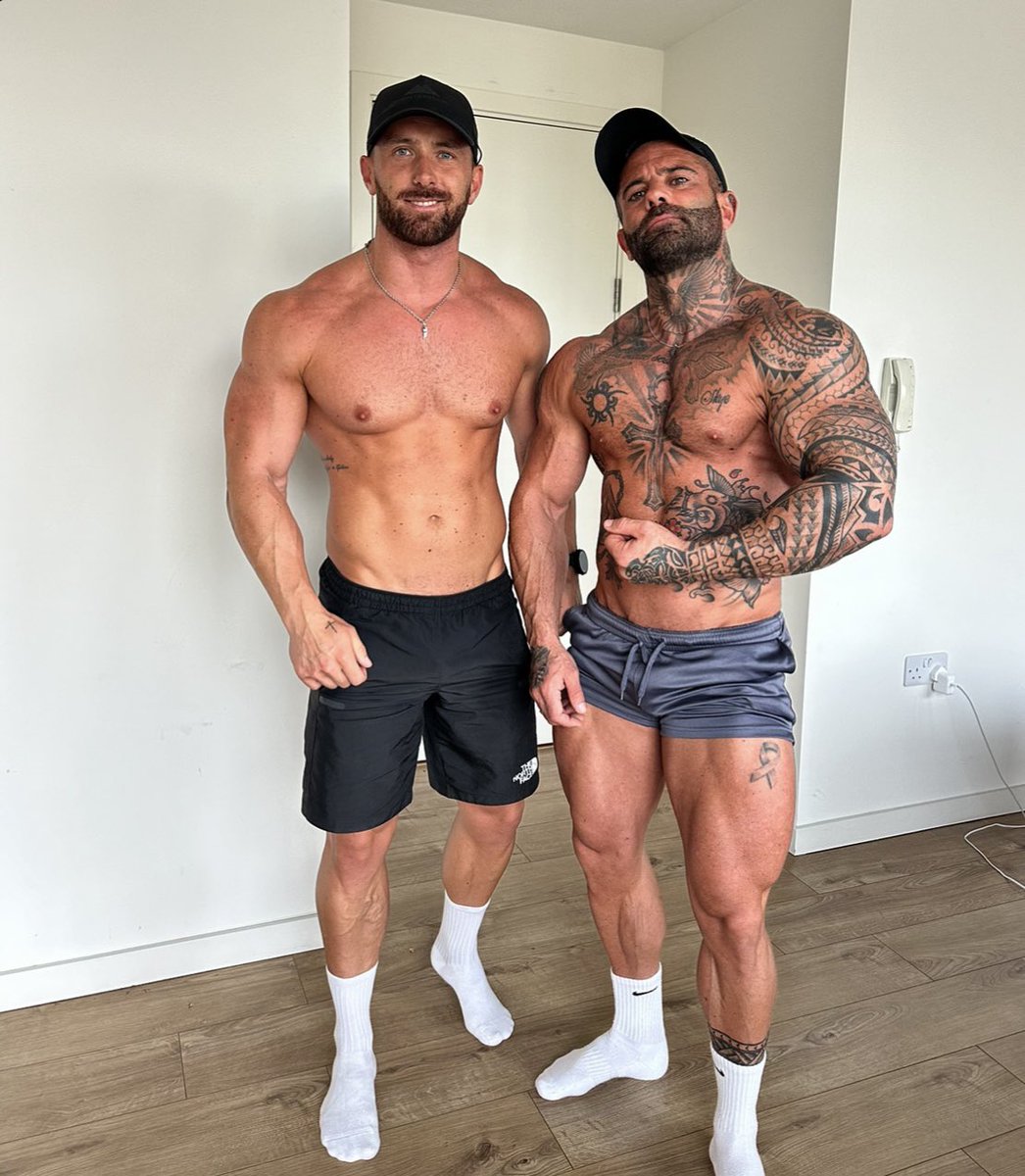 Tuesday check-in with my man 💪🏼❤️
 
#gaycouple #musclecouple #gay