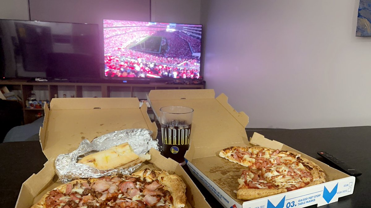 TimboAussie79's tweet photo. Home .. Pizzas arrived .. Now for some Niners Football!!!! 🏈 Just couldn’t watch at work today 😏… LFG!! #FTTB #49ers #AussieFan🇦🇺 Here We Go Baby!!! https://t.co/6zUJOta61k