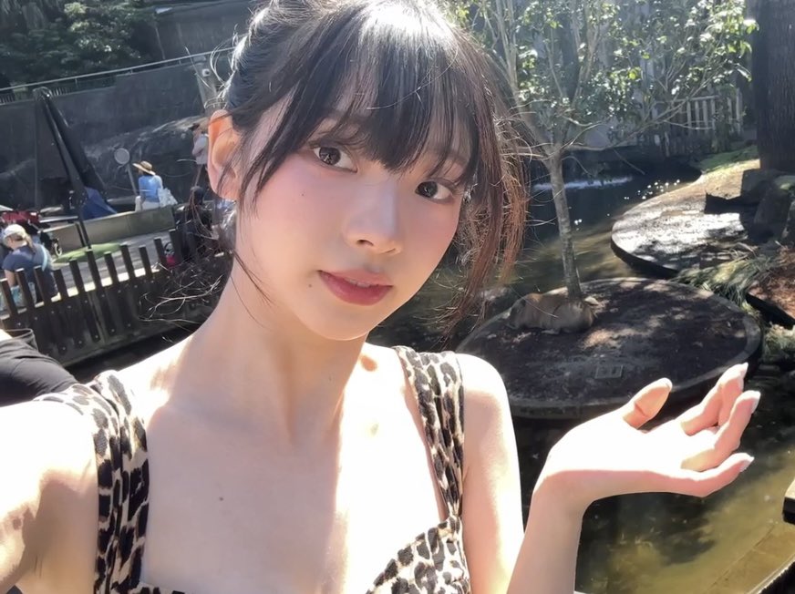 ujiminphoria's tweet image. Karina recording a sleeping capybara while singing the capybara song in a leopard print dress. She’s so😭😭😭