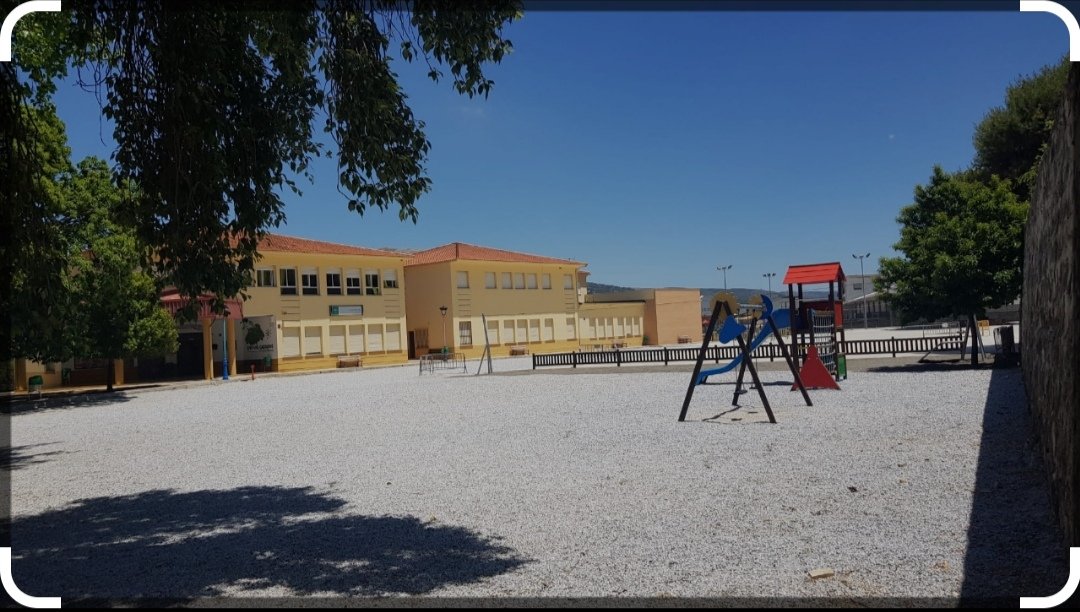geloclarinet's tweet photo. Curso de cambios 📆
👉Vuelta a las aulas de un #colerural de Granada 
👉Etapas docencia: 🎼 en infantil, primaria y ESO
👉Escape Room🔐, proyectos, retos, realidad virtual🥽 y #recursosdigitales 💻 
Y... muchas ganas de que mi alumnado aprenda 🎵 jugando 
El mejor trabajo del 🌎 https://t.co/ckVmBGUpyj