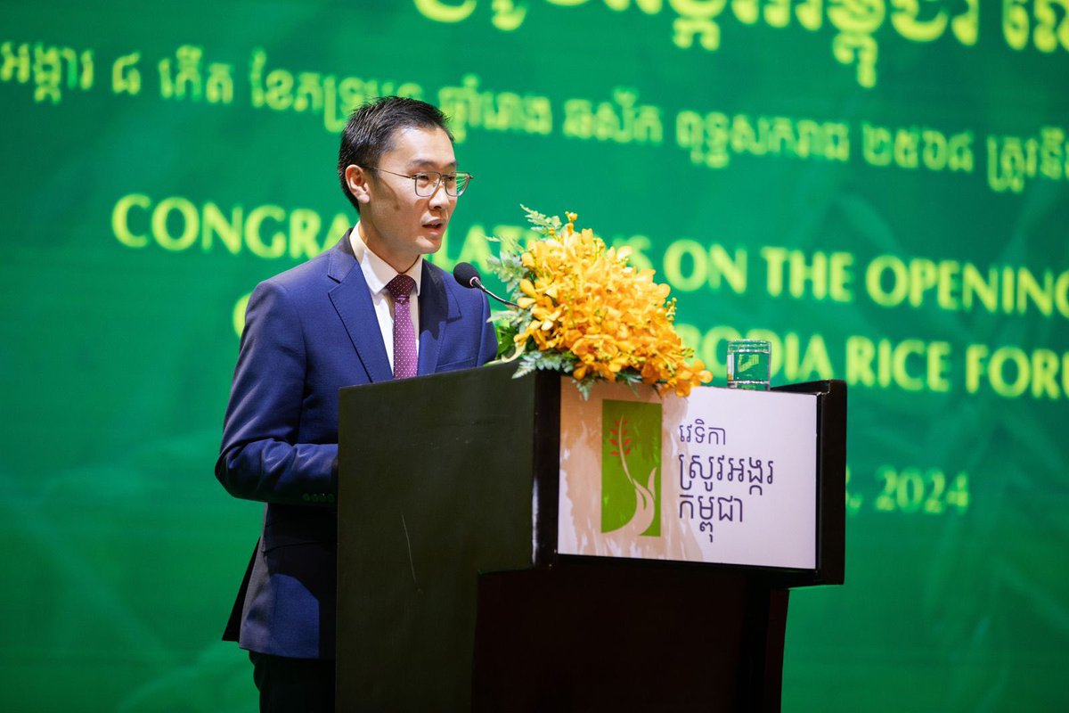 AusEmbPP's tweet photo. 🇦🇺 has proudly supported the 🇰🇭 rice sector since the 1960s. Today, our support through #CAPRED has helped modernise production + connect 🇰🇭 exporters to global markets. Delighted to have discussed this 🇦🇺 🇰🇭 partnership at the #CambodiaRiceForum. https://t.co/M7gaJOnYjx