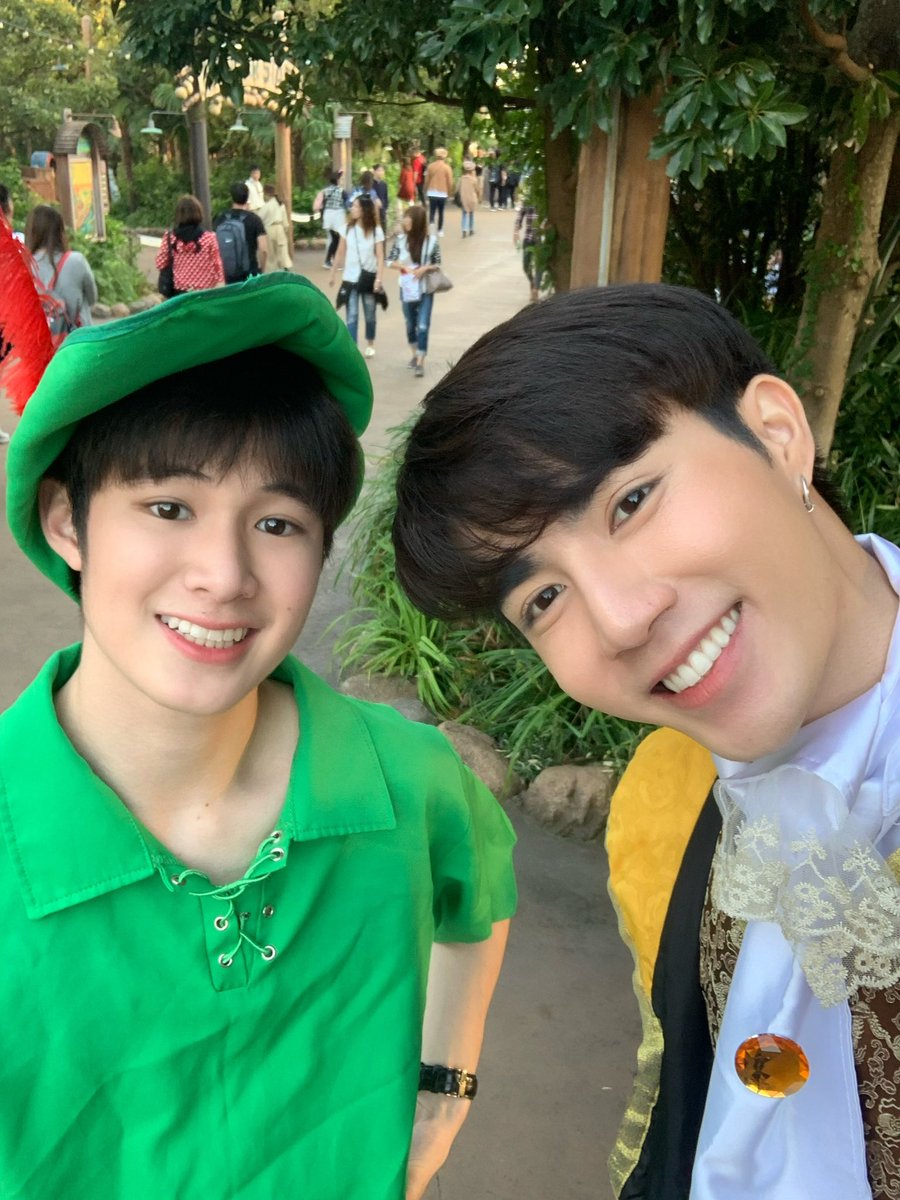 Happy birthday นะค้าบปะป๊า 🎂❤️👨🏻 รูปเก่านิดนึงนะงับแต่เบบี๋ชอบความทรงจำในรูปนี้มาก เป็นทริปที่สนุกและสดใหม่กับผมมากในการทำงานตรงนี้ ขอบคุณปะป๊าที่คอยแนะนำสิ่งดีๆให้กับผมเสมอนะครับ ขอให้พี่ซีมีความสุขและสมหวังในทุกๆเรื่องเลยครับ 🥳#HappyPrukPrukDay