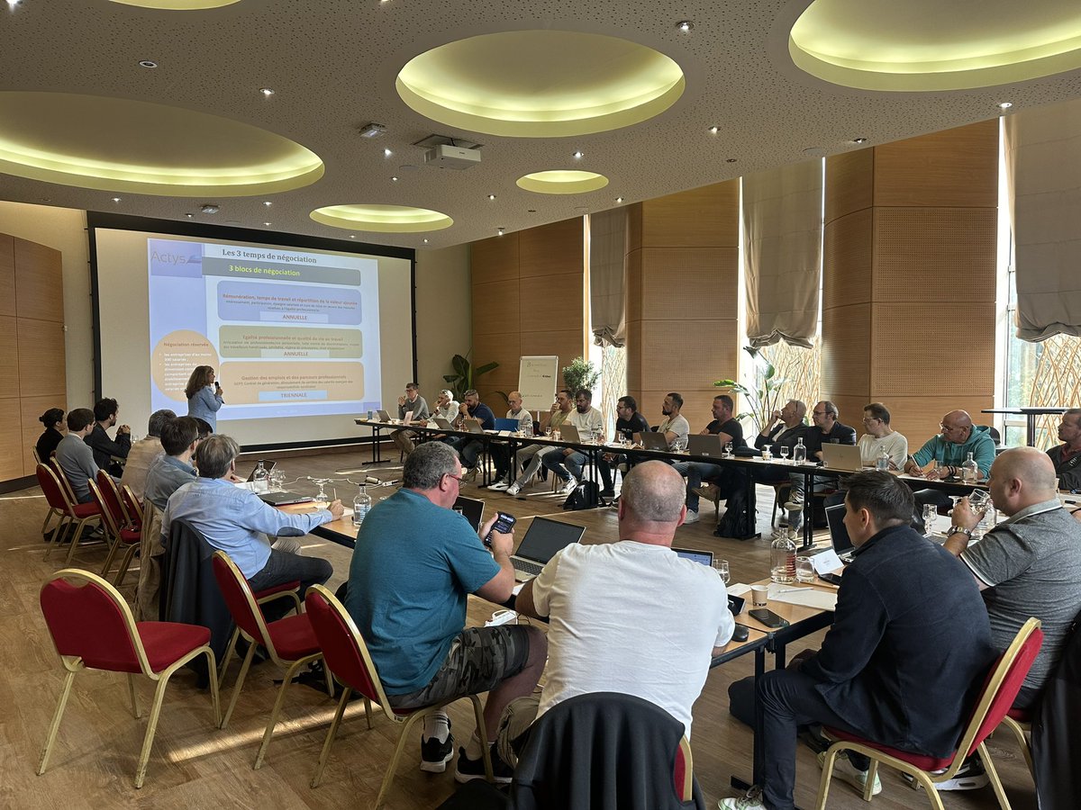 FO_Omegat's tweet photo. En formation syndicale avec toutes les sections FO Alstom à Rouen 
Vive la Force ! Vive #FOMetaux https://t.co/DXPB7fojaa