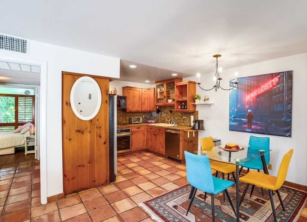 CharlieSchuster's tweet photo. SOLD 🔑 Multiple Offer Win - 970 Palm Ave #100, West Hollywood - 2 Beds, 2 Baths - $720,333. Well appointed Spanish corner unit with large private garden patio, low HOA’s, resort style pool, hot tub and entertaining areas. Located in the heart of the city. https://t.co/lro6ZZHNu0 https://t.co/s7KckOT3yz