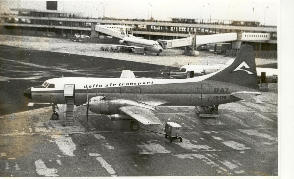 Leodeadviseur's tweet photo. Gouden tijden toen je vanaf #Schiphol nog per #vliegtuig #DAT #KLM kon vliegen naar #Antwerpen en #Brussel. Ver boven de #files en de #falende treinen. En dan ook nog in een heerlijk knorrende #propliner...#Convair #440 #Fokker #F27 #Sabena (Yellowbird photo) https://t.co/rZqwIf4X2u