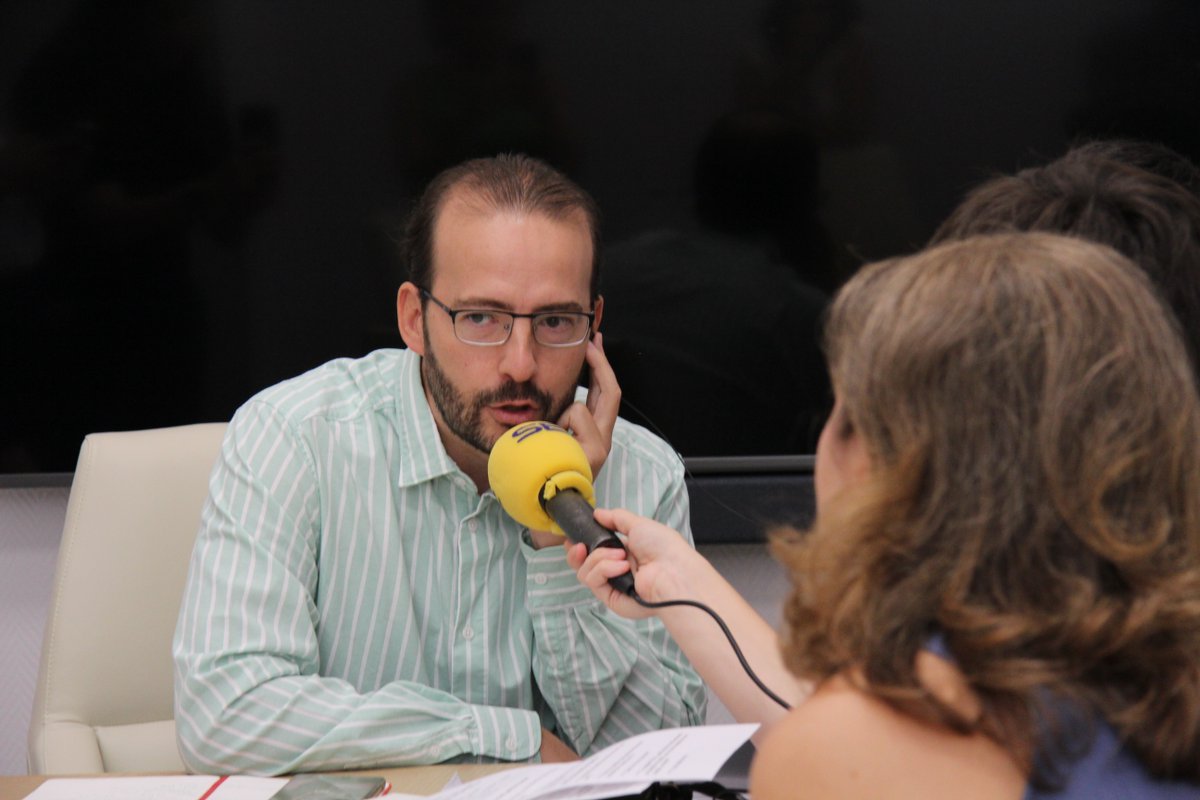 iLABMadrid's tweet image. 📸 Compartimos estas fotografías tomadas el iLAB tras ser el escenario del programa @HoyxHoyMadrid de @La_SER.

🎙️Entrevista en la que han participado Estefanía Morales, subdirectora de @madridinnova y nuestra startup @bstadium.es junto a @ubicuity.

 #EcosistemaMI #ComunidadiLAB