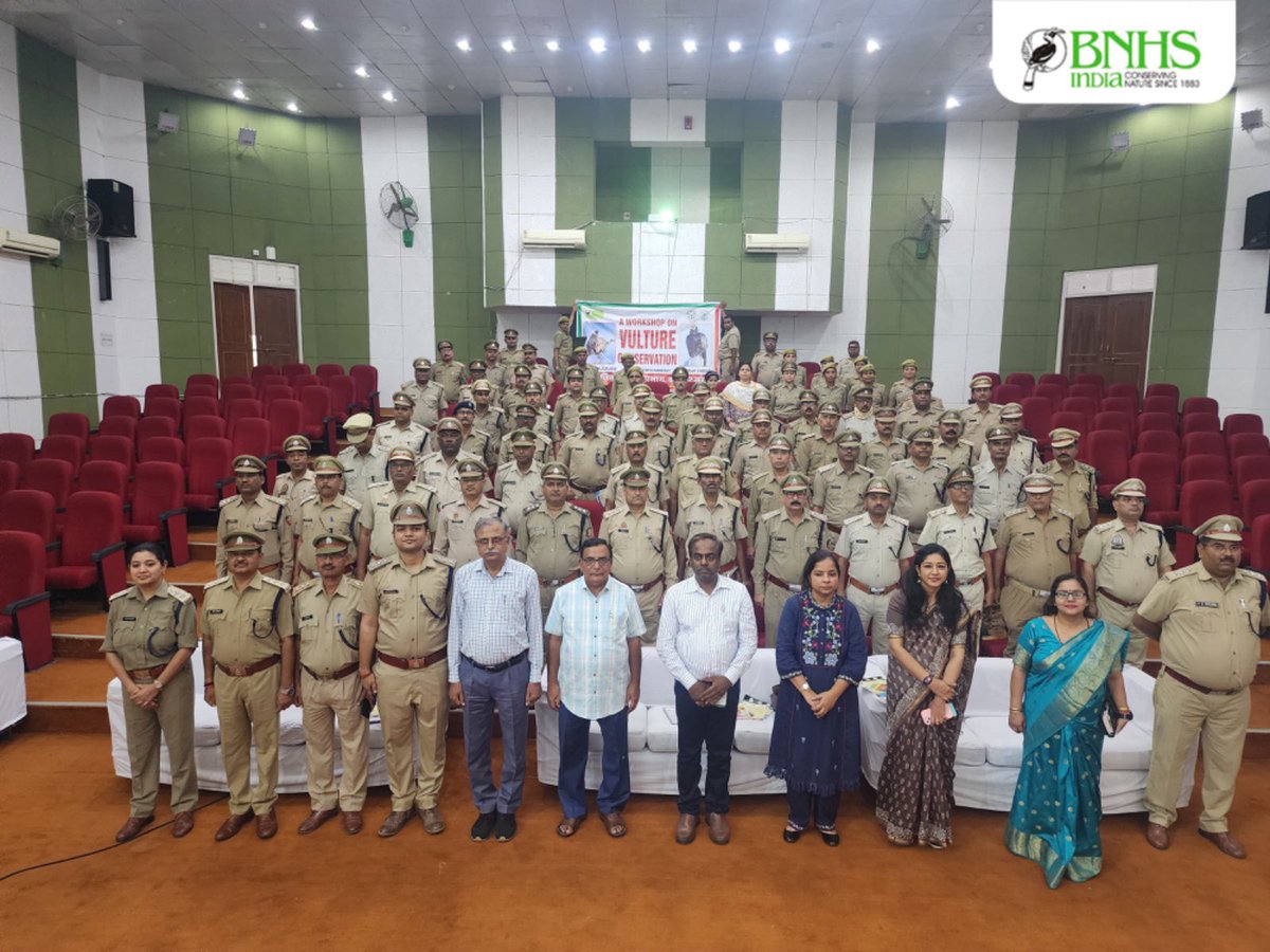 BNHSIndia's tweet photo. 🦅 Guardians of the Sky! VSZ-UP hosted a vulture conservation workshop at FTI Kanpur, training 86 range officers from Bihar, Uttarakhand & UP. Forest officials stressed vultures' crucial role in the ecosystem. 🌍
#SaveVultures #WildlifeProtection #VSZUP #FTIKanpur #BNHS #VSZ https://t.co/78oazMELBI