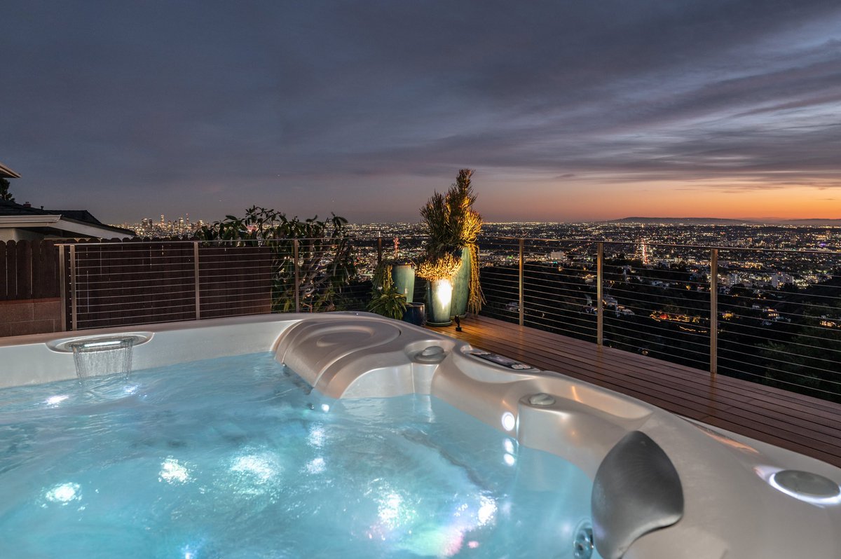 CharlieSchuster's tweet photo. LEASED  🌄  7034 Macapa Drive, Hollywood Hills - Experience Southern California living at its finest. Helped my clients negotiate a fantastic deal on this special home in the Hollywood Hills. $11,000/mo, Fully Furnished. https://t.co/JxdntlSyjL https://t.co/02DIoHrDwv