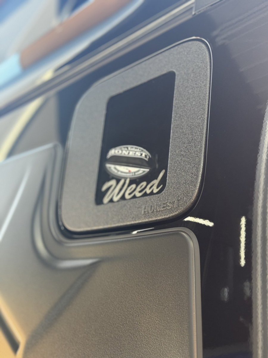 yukitake0804's tweet photo. デリカ納車🔥🔥
バチバチかっこよ〜🤩
#デリカ
#weed
#カスタム https://t.co/VgHug4HzuG