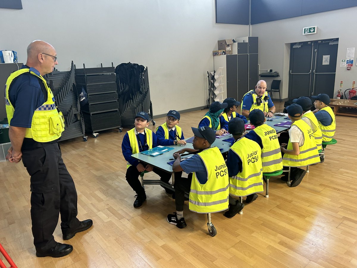 edgewickprimary's tweet photo. Some of our Yr 5&6 children are starting Junior PCSO training today! They have pledged to be honest, trustworthy and helpful!
#PCSO
#JuniorPCSO
#WMPolice
@WMPolice https://t.co/kGMEwCVKC3