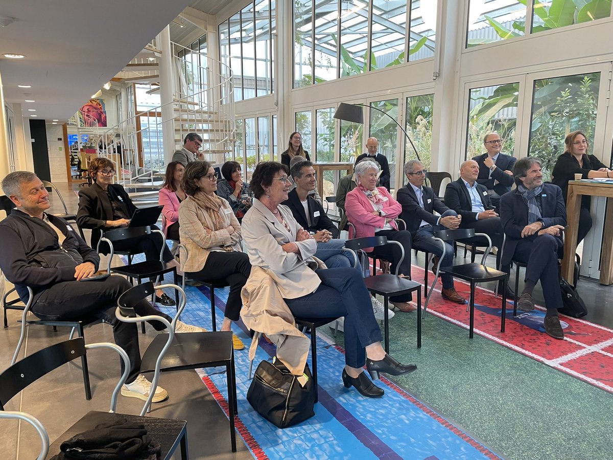 AuvergneMarque's tweet image. Hier au Puy-en-Velay, 1er CoDir sous la présidence de François Gagnaire. Merci à la société Peretti pour son accueil en terre altiligérienne. Point sur nos actions 2024 et chantiers 2025. La marque Auvergne toujours au travail au service de nos territoires et entreprises !