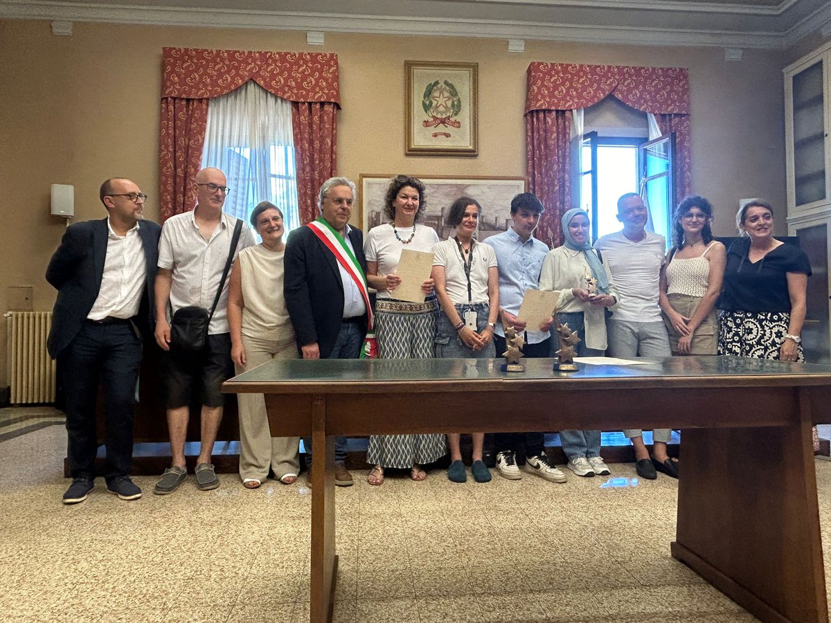 Ad agosto sono cadute le stelle! ⭐  

Il Comune di #BorgoSanLorenzo, ha premiato il nostro progetto #Cuciniamoleeccedenze con una delle cinque #StellediSanLorenzo “per quanto ha fatto per la comunità in termini di solidale impegno, creatività e capacità di stabilire sinergie”