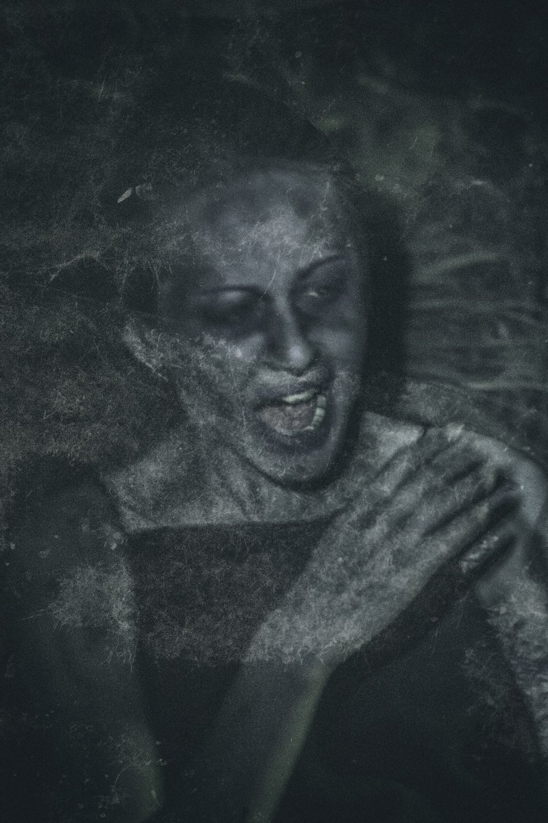 K4b00mmodel's tweet photo. photo @_darksider_
model and makeup: me 

#creepy #horrorphoto #darkphoto #tattoos #altmodel #darkvibes #gore #gorephoto #deadgirl #creepyphoto #polishmodel #goreart #horror #horroraesthetic #darkly https://t.co/qi579CWsNr