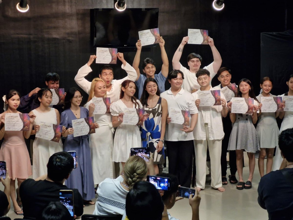 msreginadevera's tweet photo. I’d like to thank ABS-CBN Star Magic for giving me the opportunity to take on my first batch of Introductory and Advanced Acting Students since graduating from Juilliard. Till the next class!
#starmagicworkshop #actingworkshop #actingcoach https://t.co/zj6MOMosbp