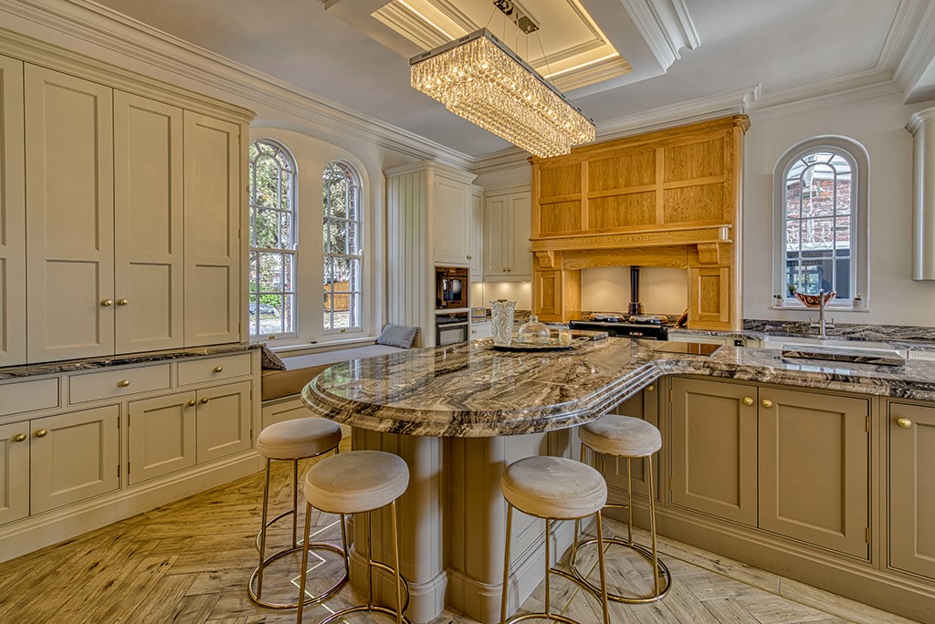 SheerinBespoke's tweet photo. Our bespoke kitchen design service will transform your home. As the heart of your home, the kitchen should work for you, your family, and your lifestyle. To find out more, arrange a consultation with our team in our Knutsford design studio!
#bespokekitchendesign #luxurykitchens https://t.co/WOUHyuksey