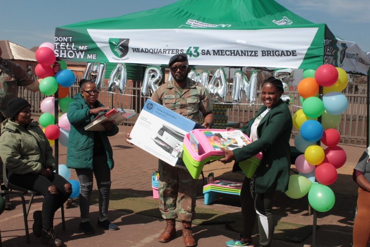 SANDF_ZA's tweet photo. [Article] Mechanised Modern Brigade Makes Giving Back to the Community a Daily Priority.

https://t.co/GWc5kGYQW5

#SANDF
#SANDFOutreachedProgramme
#SAArmy
#MechanisedModernBrigade
#PrideOfLions https://t.co/qcM4GfZd3X