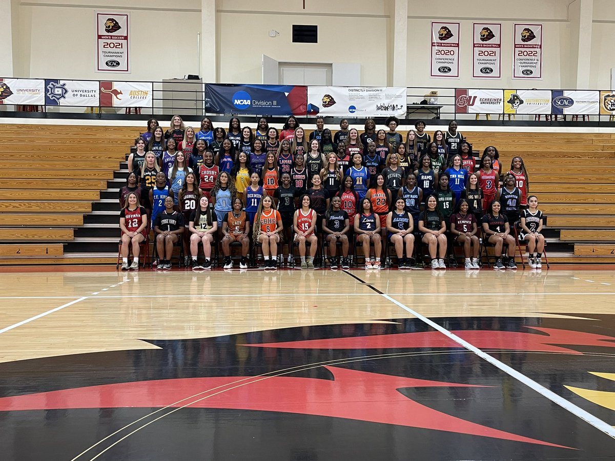 KOLadyHoops's tweet photo. Klein Oak Girls Basketball and Klein ISD Athletics were well represented at the 2024-25 GHAGBA Breast Cancer Awareness Photo Shoot sponsored by Team Funded. 

Huge thanks to UST Women’s Hoops for always accommodating us. 
#photoshoot #basketball #breastcancer https://t.co/zYNDidnLGx