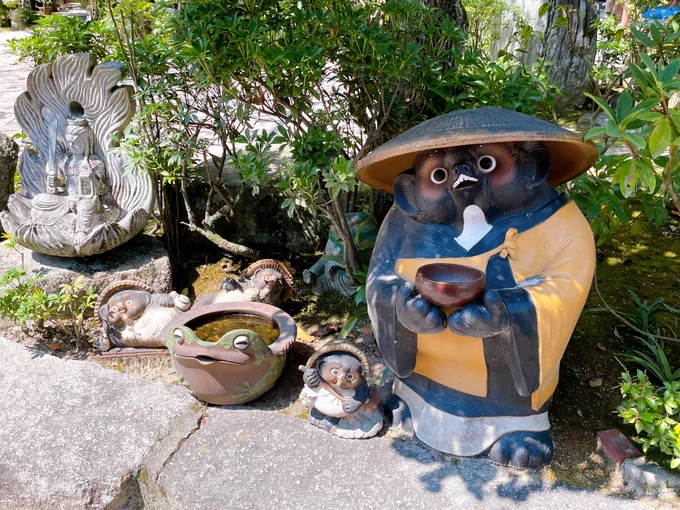広島に行ったら、おしょーさん風たぬきちゃんやカエルちゃんがいました。 