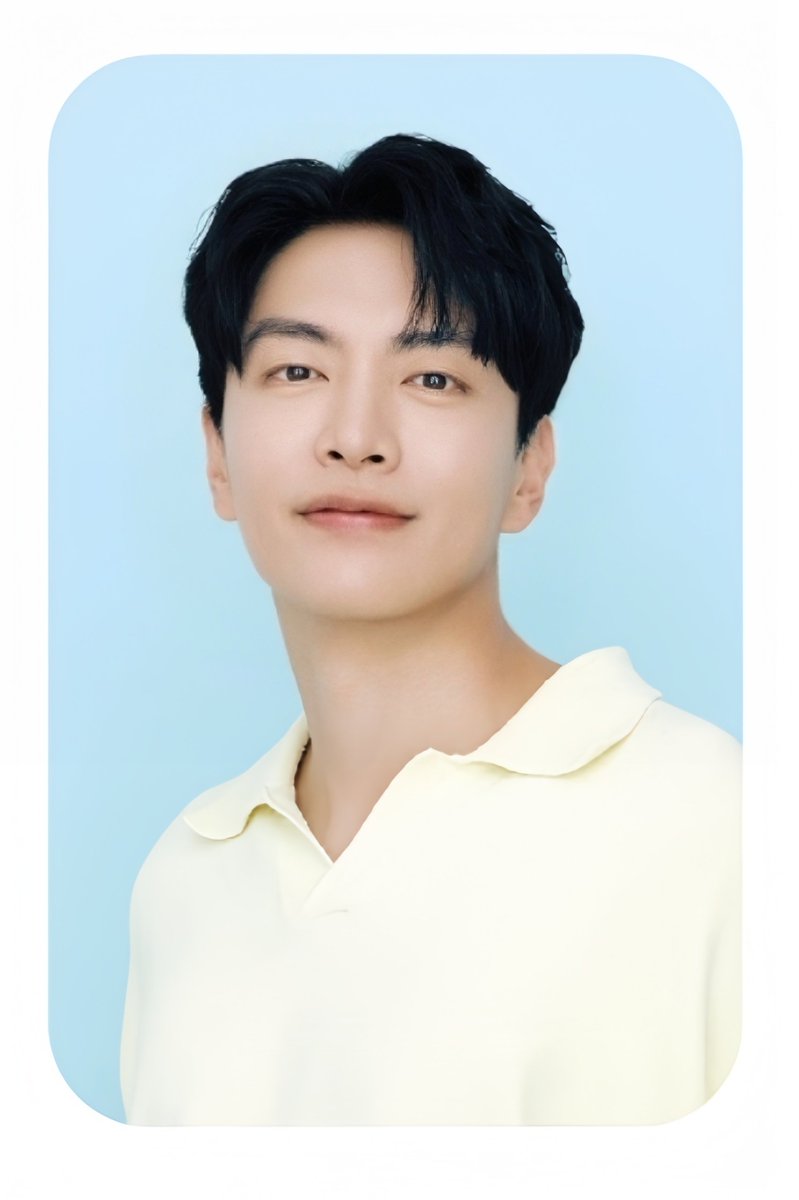 minkifilms's tweet photo. not gonna let capitalism win but look at how pretty lee minki is in these photocards https://t.co/IG0GTcG3s4