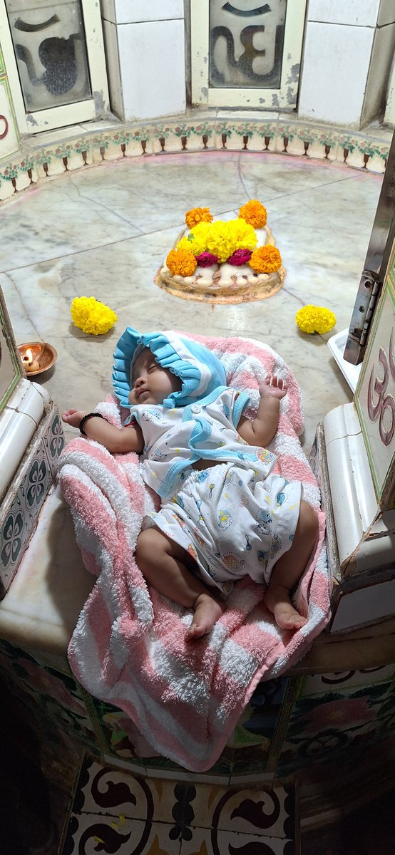 Dharmenndrasin2's tweet photo. Dhanshvi enjoing Nityanad asharm Cambay https://t.co/G4IIDocdbG