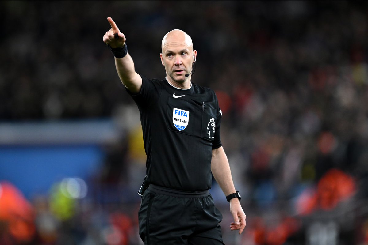 tovers98's tweet photo. Anthony Taylor will referee Bournemouth v Chelsea.

This is his second Chelsea fixture in our first four league games. No club should have a referee this frequently. 

Something is genuinely not right here… https://t.co/wzvUuUGO15