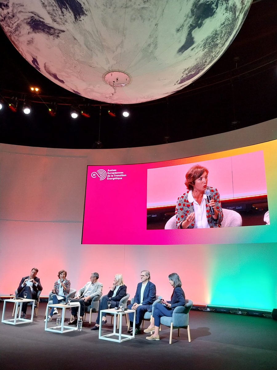 Comment faire du changement climatique une réelle opportunité ? Au dessus de nous, notre planète terre tourne. Le changement climatique comme épée de Damoclès... et des idées enthousiasmantes pour faire de la transition écologique une opportunité dans nos territoires !