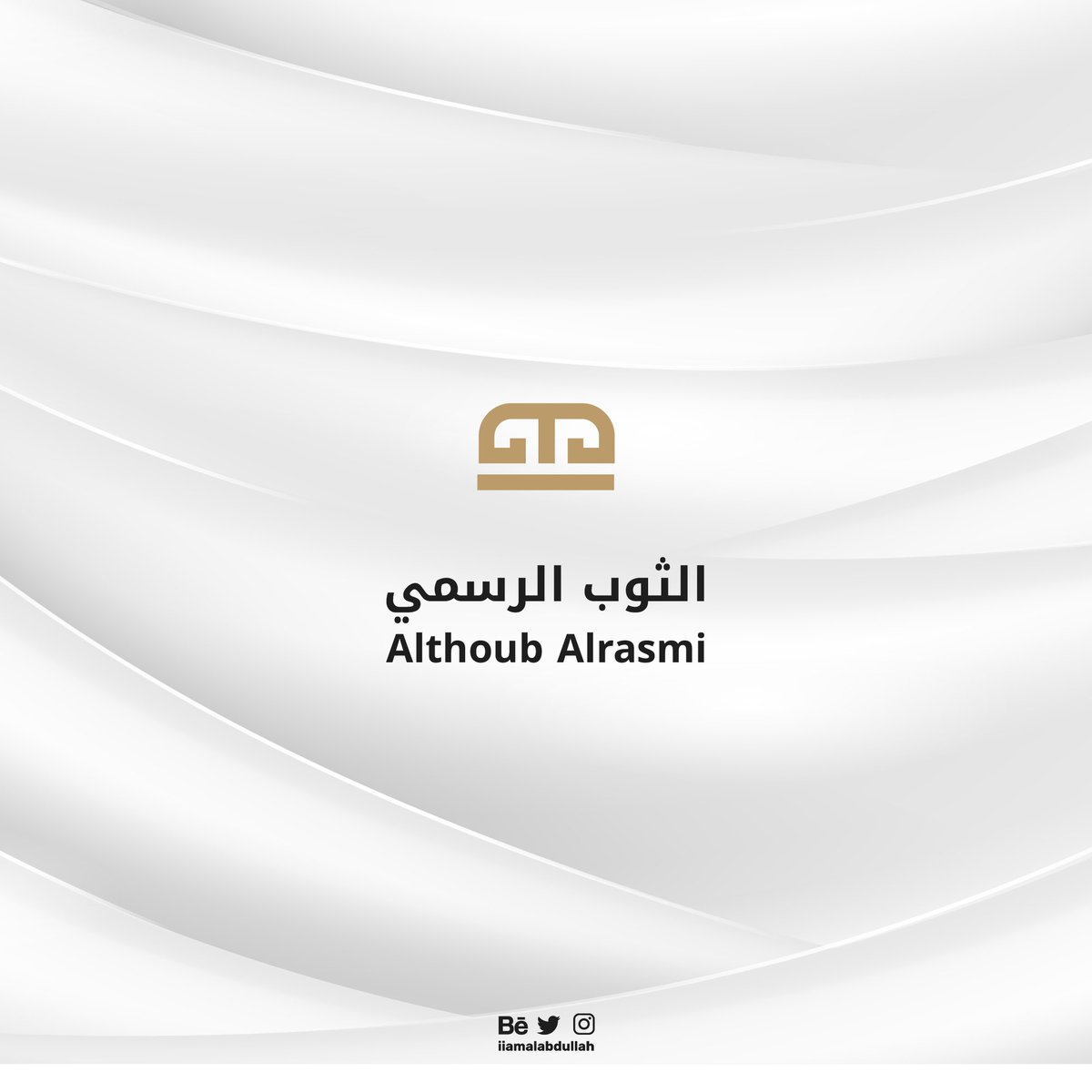 iiamalabdullh's tweet image. شعار #الثوب_الرسمي 
النموذج الثاني 
بتصميم مستوحى من الزخارف الهندسية التقليدية يعبر عن الأصالة والثبات.
اللونين الذهبي والأسود تعزز طابع الفخامة والرسمية، مما يخلّيه خيار مثالي لمن يقدر الجذور الثقافية مع لمسة واضحة من الحداثة.