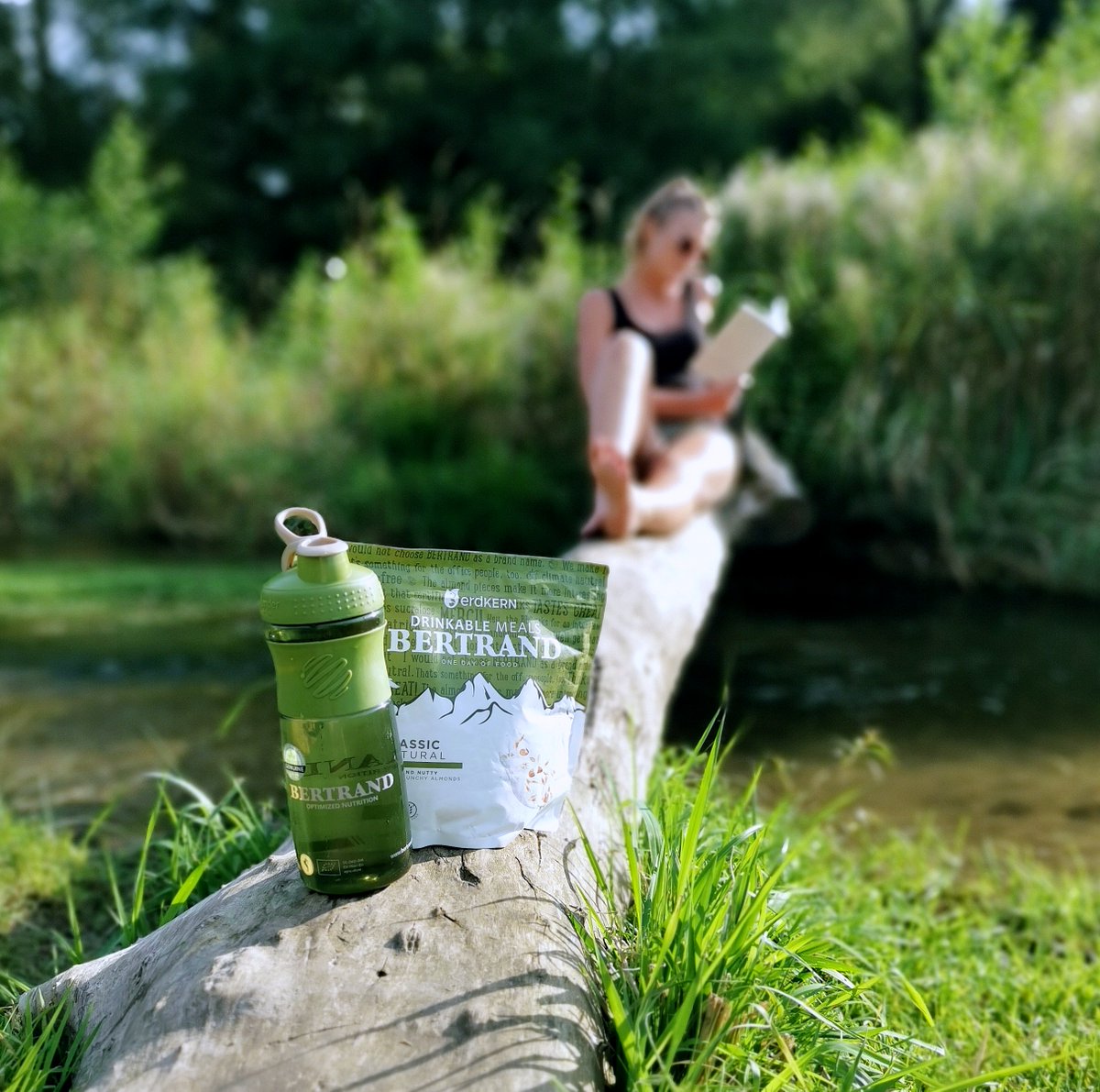 bertrand_bio's tweet photo. You finished work &amp; the weather is awesome ☀️, so you just want to go outside 🏞️. Instead of wasting time cutting  &amp; packing veggies 🥒, fruits 🍉, nuts to have a healthy snack, why don't you just take BERTRAND 💚? It is prepared within 1 min &amp; gives you the perfect balanced meal https://t.co/nJLLRL1YcX