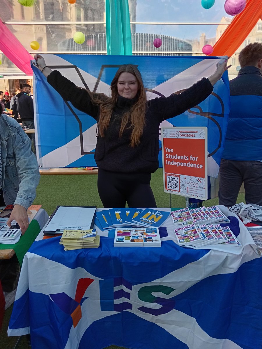 YesUofE's tweet photo. It's that time of year again, we're looking forward to meeting lots of #indy supporting freshers at Bristo Square today 😁🏴󠁧󠁢󠁳󠁣󠁴󠁿 https://t.co/DWhtzHxneU