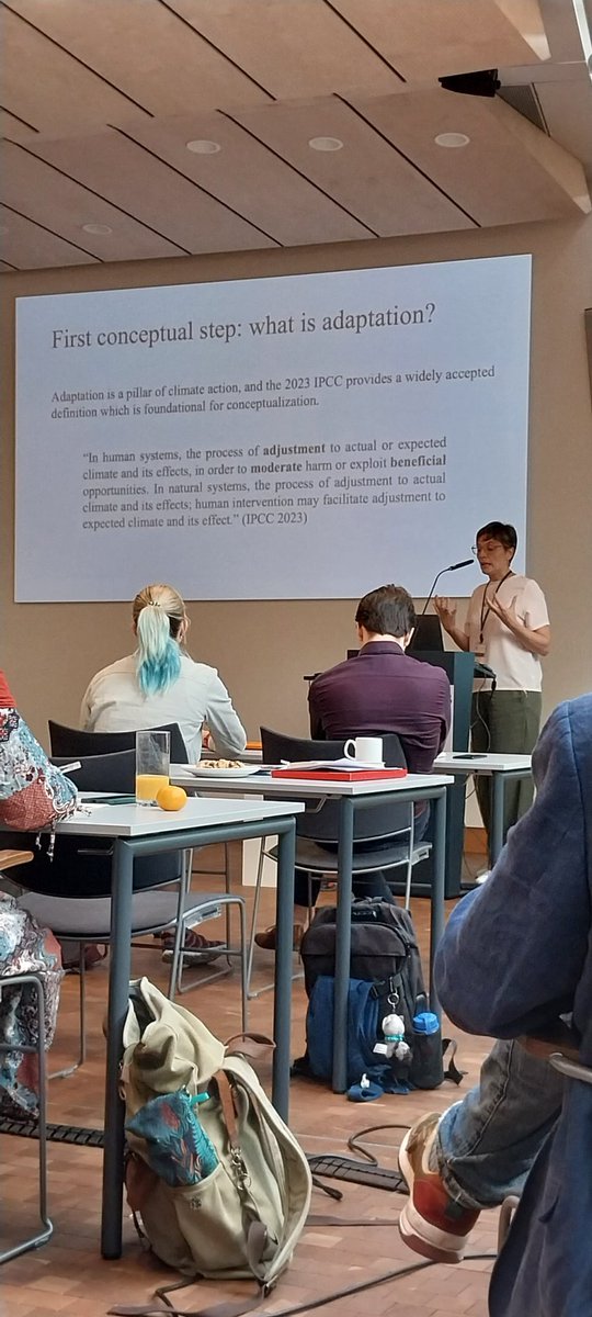 #EASPLS2024 Day2: <a href="/lauramenatti/">lauramenatti</a> and <a href="/corey_bunce/">corey bunce</a> talk about “Navigating interdisciplinarity for explanations of climate change adaptation”