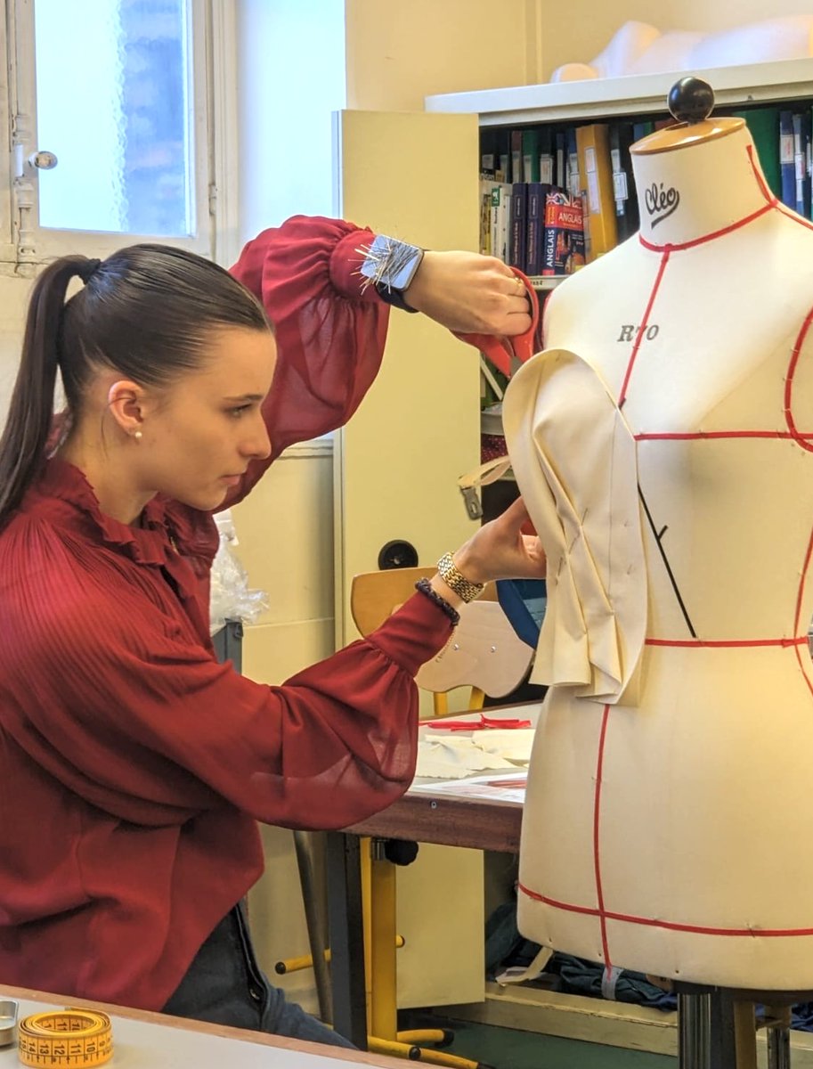 albertdemun's tweet photo. 🚀 Aujourd'hui, c'est le coup d'envoi de la Compétition @worldskills2024 ! 

En tant que Centre d'excellence @WorldSkillsFR pour les Métiers de la Mode 👗, Albert de Mun sera représenté par Mme Nadine Schreiner.

#WSC2024 #Excellence #CompétitionMondiale https://t.co/kBiHzUdCHW