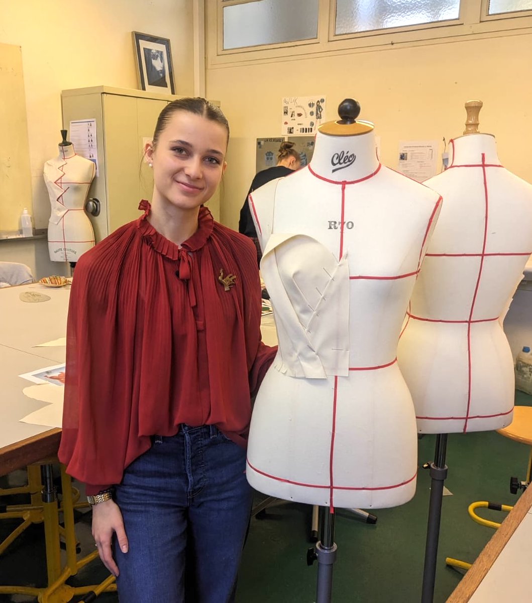 albertdemun's tweet photo. 🚀 Aujourd'hui, c'est le coup d'envoi de la Compétition @worldskills2024 ! 

En tant que Centre d'excellence @WorldSkillsFR pour les Métiers de la Mode 👗, Albert de Mun sera représenté par Mme Nadine Schreiner.

#WSC2024 #Excellence #CompétitionMondiale https://t.co/kBiHzUdCHW