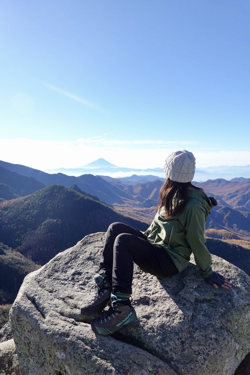cmgcoooo's tweet photo. 瑞牆と金峰⛺️2回目

ヤマノススメを見て行ったのが2019年
その時は身体が鍛えられてなくて、辛かったんだけど2回目は余裕だったのが嬉しかった！
瑞牆の山頂は秋🍂
金峰の山頂は冬⛄️だったのが面白かった。

2021年11月 https://t.co/EZGICBWrwg