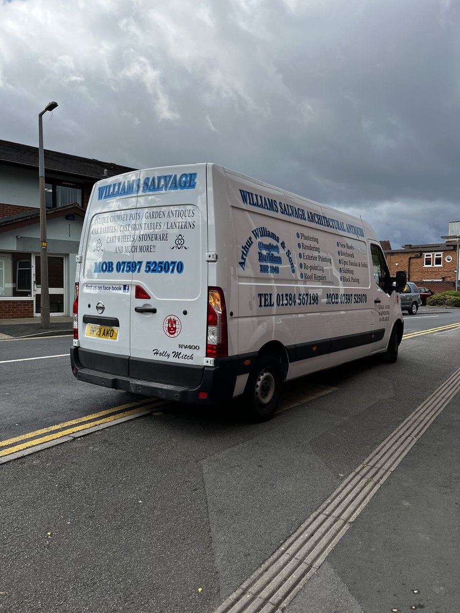 selfishparkers's tweet image. Cheers to this tit who parked over the dropped kerb &amp;amp; tactile pavers! #illegalparking #selfishparking #disabledaccess #wheelchairaccess #everydayableism #ableism #ignorantparking #cradleyheath #rowleyregis #sandwell