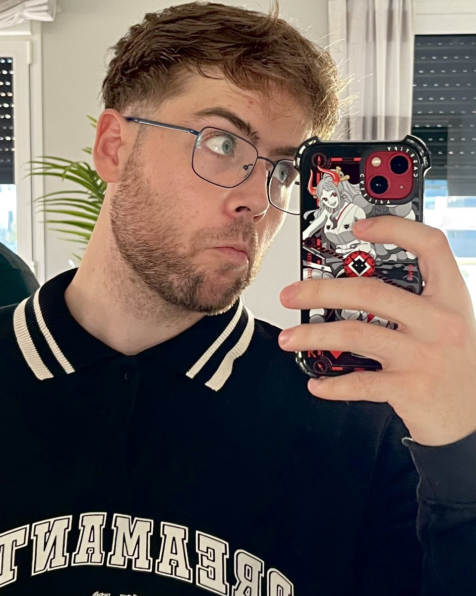 IvoPhysical's tweet photo. Nuevo objeto adquirido. Me siento muy raro equipándome las gafas 😬 https://t.co/qYxYB4k9mq