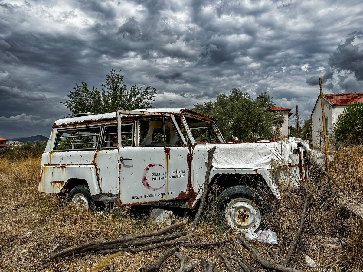 “Karabulutlar üstümüze çökse de bir anda paramparça dağılacaklar. Bulutlar geldikleri gibi giderler oysa güneş hep vardır.” İlhan İrem
#muğla #yatağan #türkiye #bulut #hurda #cloud #scrap #photo #photooftheday #photography #photoeveryday
