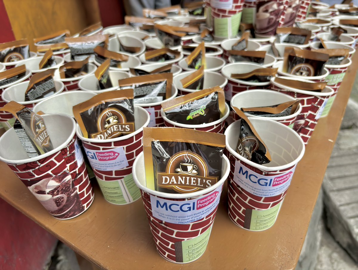 Mainit na kape at masarap na pandesal ang ipinamahagi ng MCGI Manggahan, Pasig City bilang pampasigla at pampagana sa umaga ng nasa 200 na mga residente sa Kaginhawaan Road, Manggahan, Pasig City nitong Lunes, Sept. 9.

via Prox Regay 

📷: MCGI Manggahan Multimedia