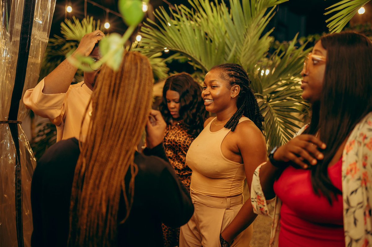 hello_sections's tweet image. You can really feel the love in the air when you see everyone looking this happy!